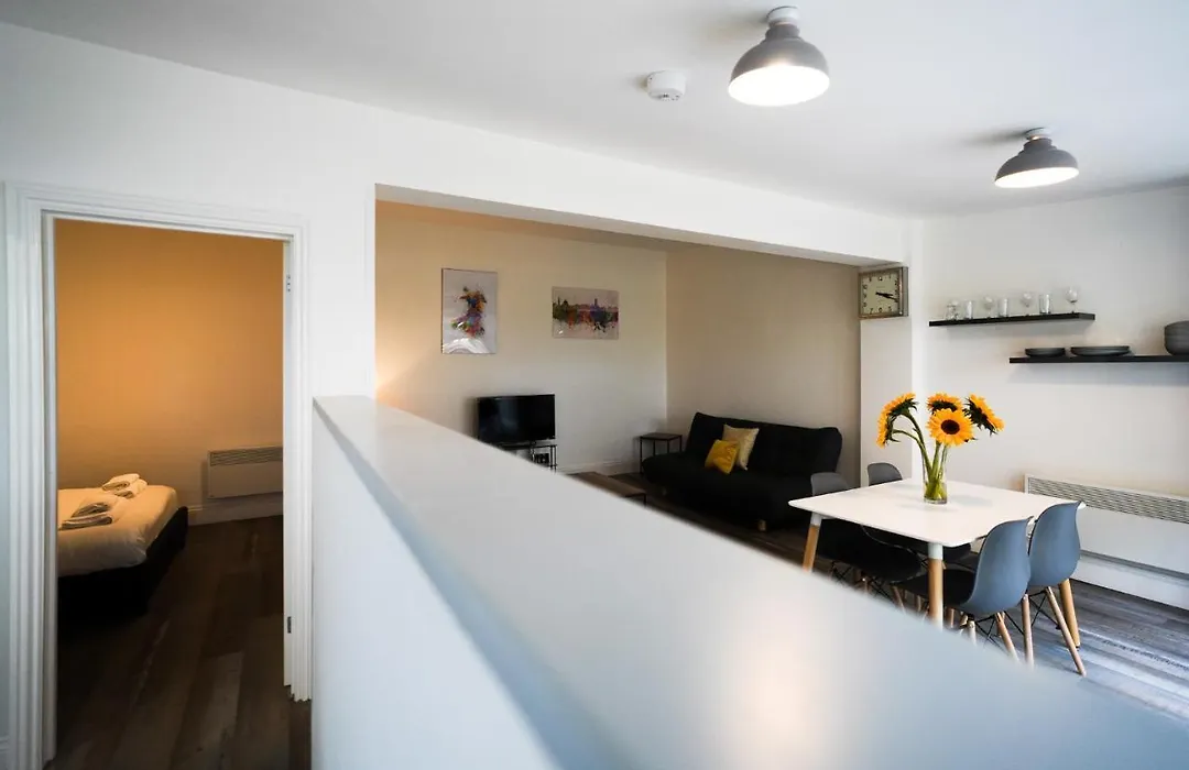 Private, Detached Annex With On-Street Parking-1